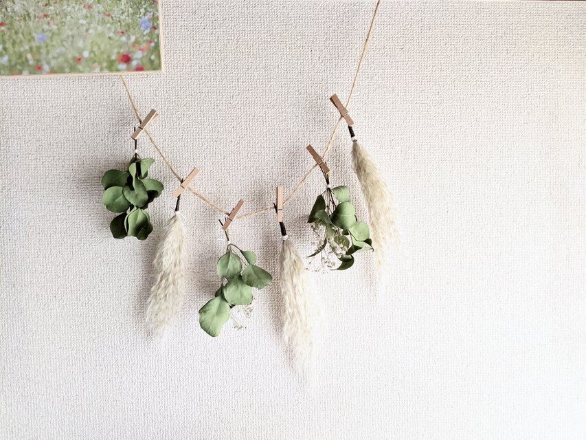 ユーカリポポラスとパンパスグラスのナチュラルなドライフラワーガーランド