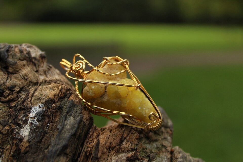 イエロースミソナイト 信頼、良識を象徴する癒しの石 | iichi 日々の