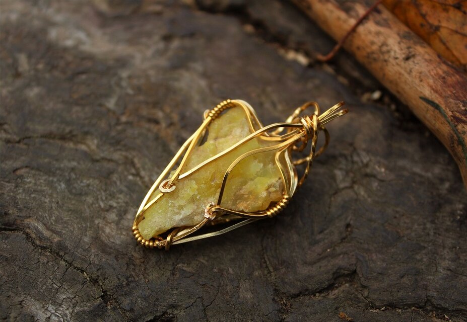 イエロースミソナイト 信頼、良識を象徴する癒しの石 | iichi 日々の