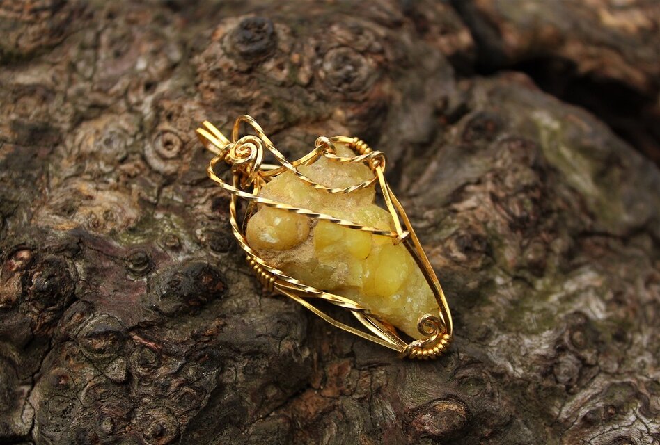 イエロースミソナイト 信頼、良識を象徴する癒しの石 | iichi 日々の