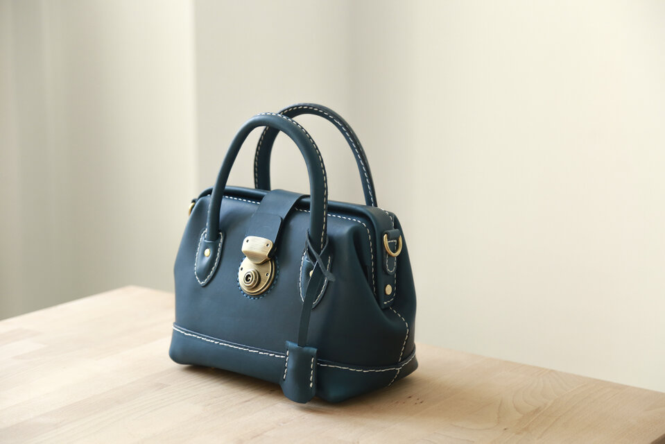 【切線派】ダレスタイプ がま口本革手作りのレザー　口枠　ショルダーバッグ 総手縫い手持ち 肩掛け 2WAY 鞄