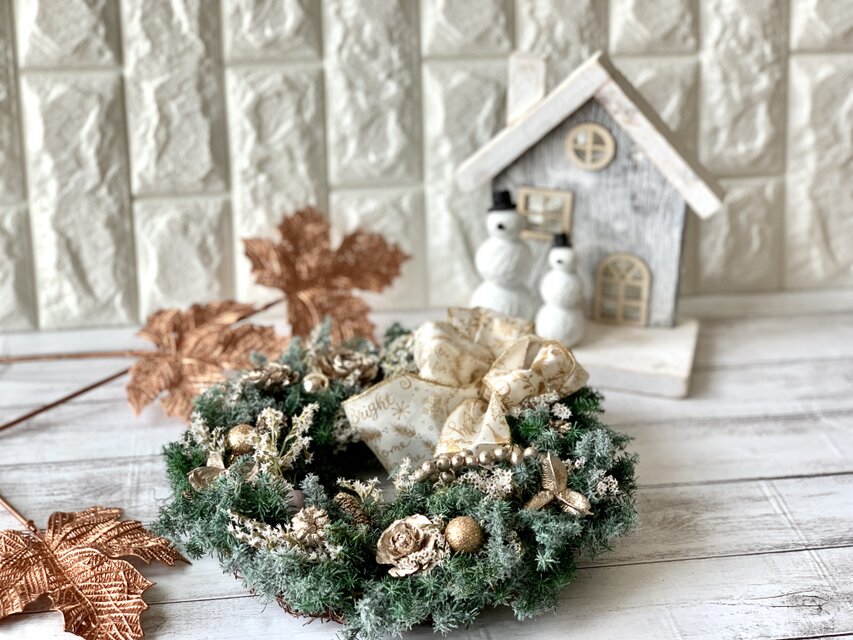 プラチナゴールドのクリスマスリース 玄関 インテリア プリザーブド