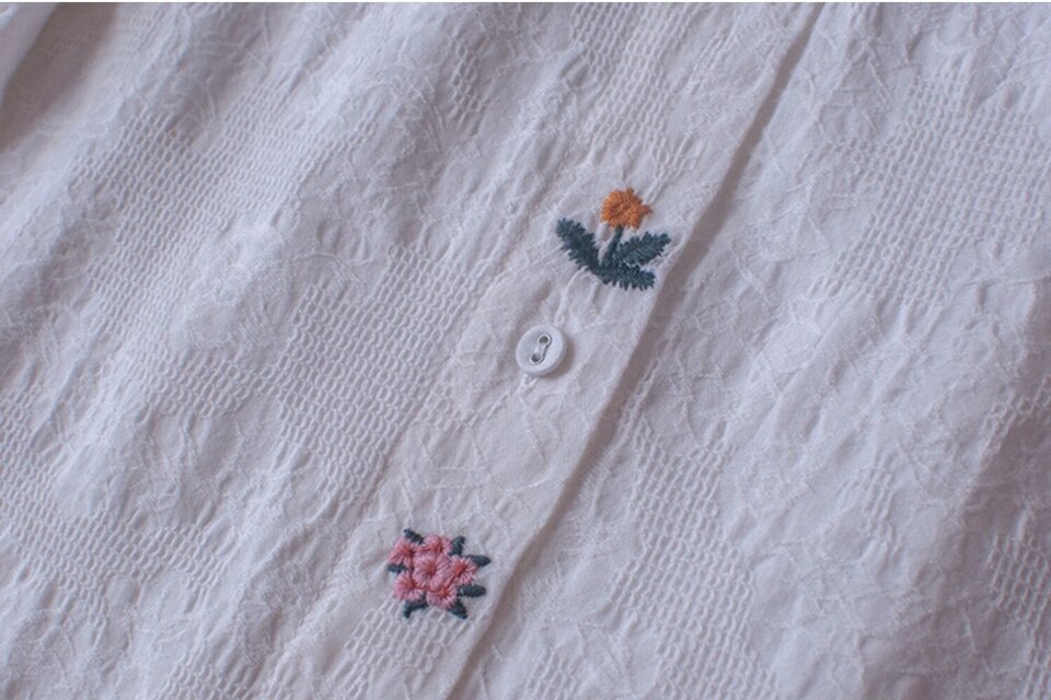 白/ライトグリーン 刺繍 ブラウス 襟付き長袖のプルオーバー 秋 花