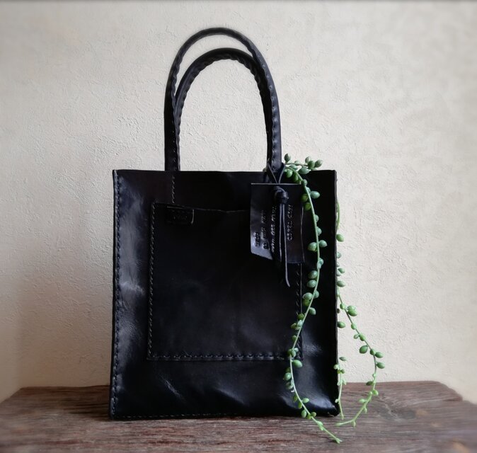 square mini tote　ブラック　オイルワックスレザー