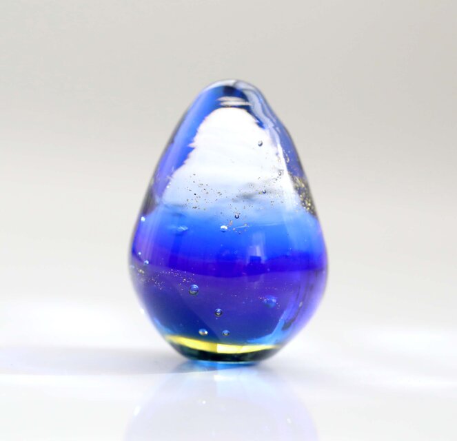 ガラス　オブジェ　ハンドメイド ガラスの雫の小さなオブジェ 「流星と夜明け」 | iichi 日々の暮らしを