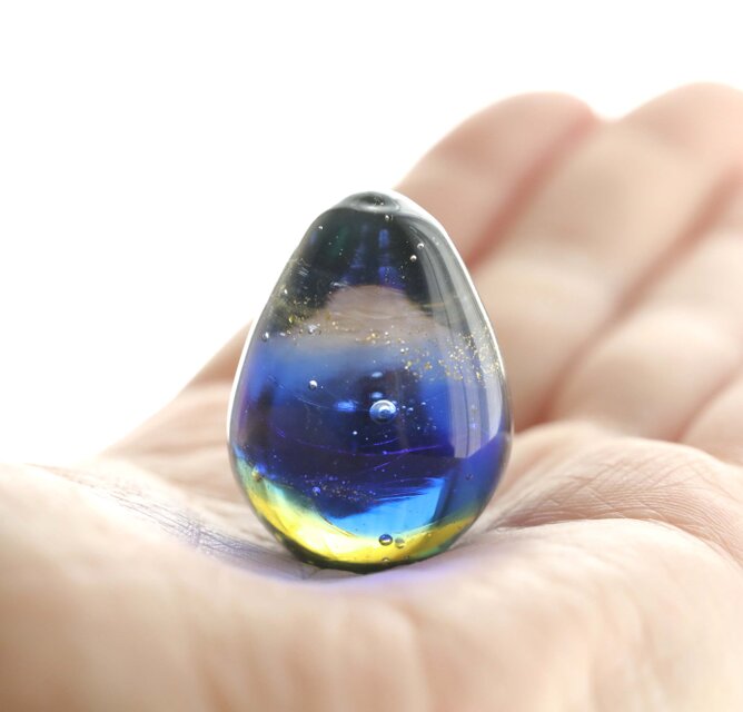 ガラスの雫の小さなオブジェ 「流星と夜明け」 | iichi 日々の暮らしを