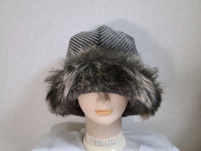 魅せる帽子☆ラスト1点!!ふんわり♪フェイクファーとコーデュロイのクロッシュ～モスグリーン