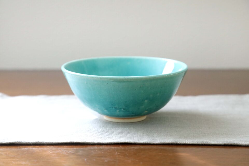 トルコ青釉の平茶碗