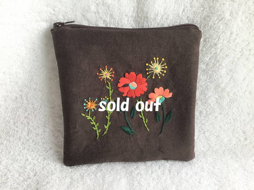 花刺繍のましかくポーチ・チョコブラウン