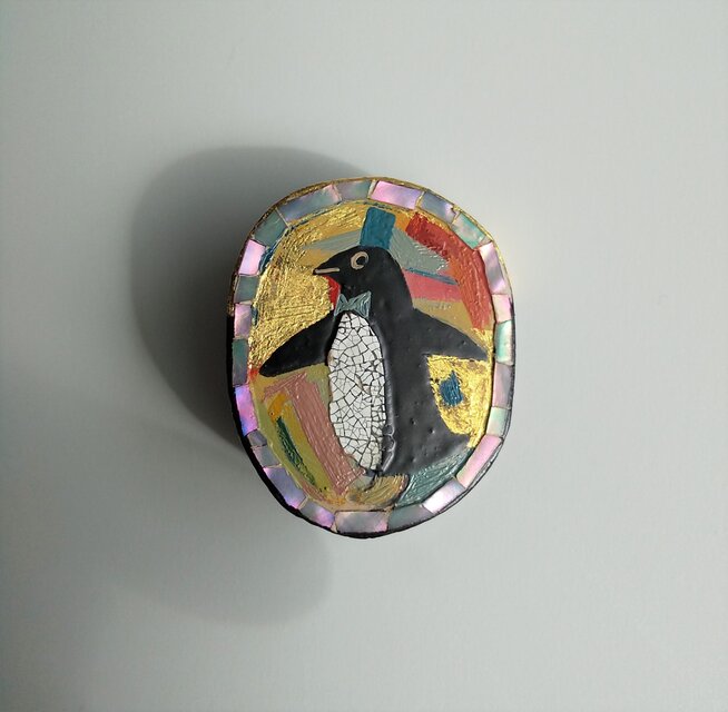 漆ブローチ「penguin」