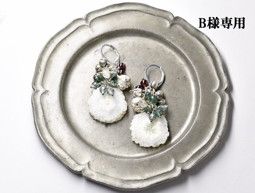 「B様専用」ソーラークォーツとたわわなモスアゲート、ハーキマーダイヤモンド、ガーネットとコロンとしたカレンシルバー、鈴のピアス