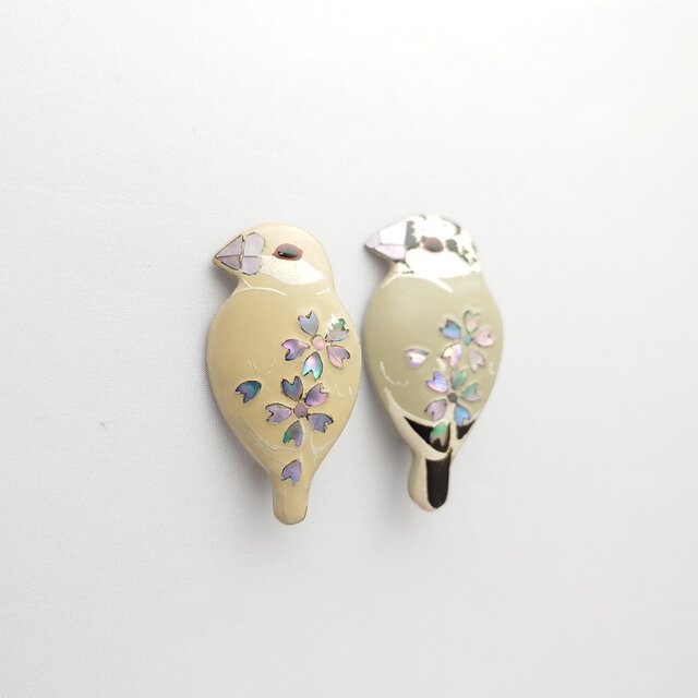 見返り文鳥 桜螺鈿 漆ブローチ | iichi 日々の暮らしを心地よくする