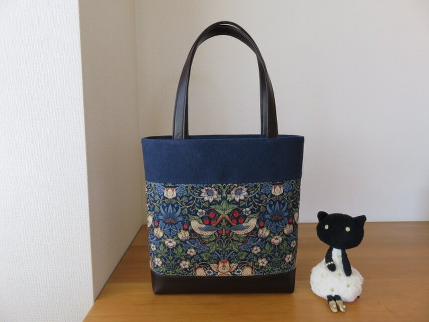 イチゴ泥棒とバイオウオッシュ帆布＆合皮のお出かけトートバッグ （小さめ）