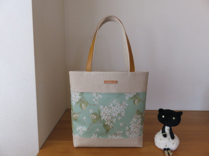 リバティ　アーカイブライラックとバイオウオッシュ帆布のお出かけトートバッグ （小さめ）