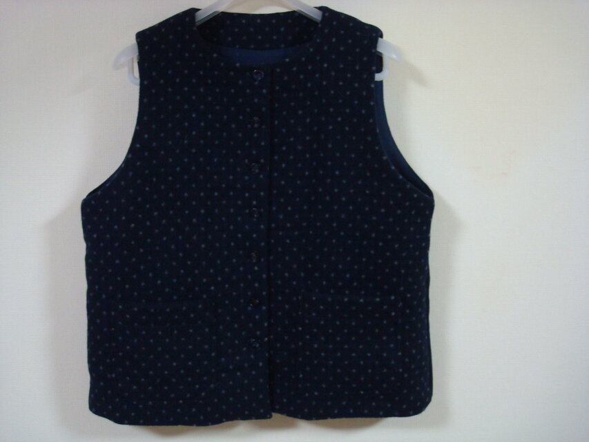 装いのアクセント！「ポケット付きベスト」