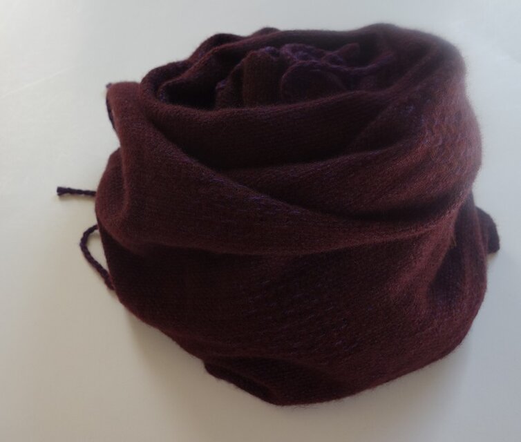 手織りカシミアストール・・えんじにマル