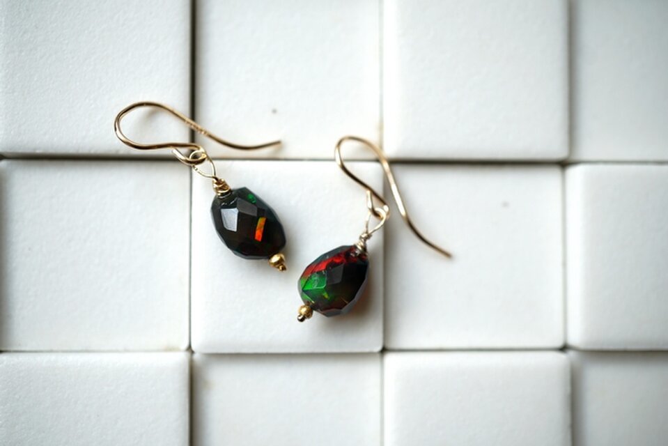 ブラックパールの１粒ピアス