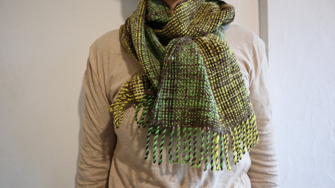ﾎｰﾑｽﾊﾟﾝ】手紡ぎ手織りマフラー 緑 - マフラー・ネックウォーマー