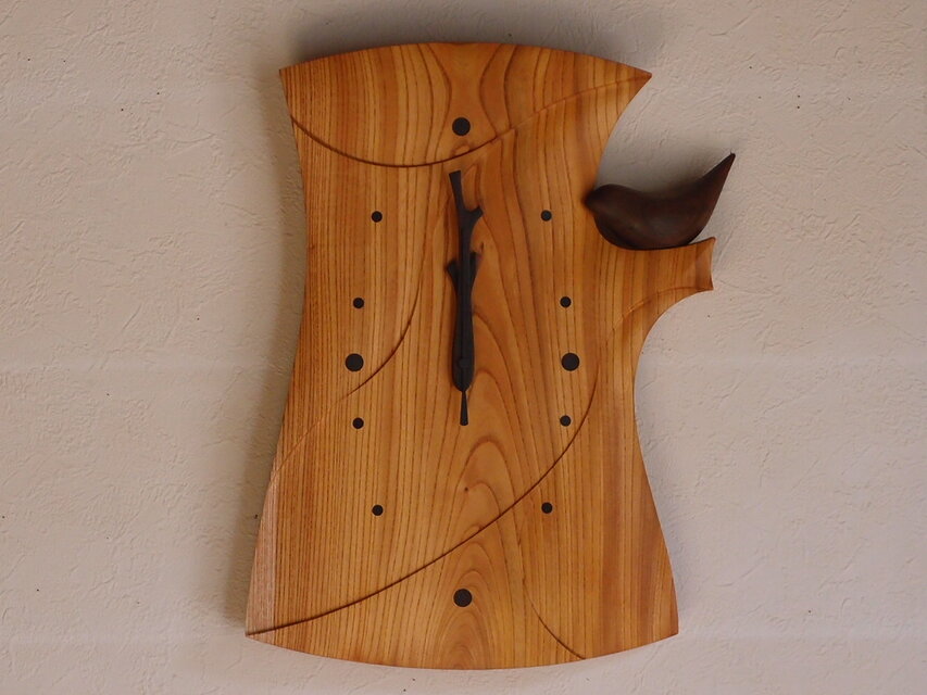 無垢の木の電波掛け時計　けやき　鳥のつぼ押し ００７１