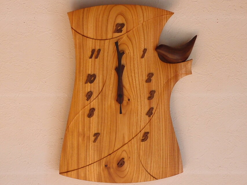 無垢の木の電波掛け時計　けやき　鳥のつぼ押し ００７６