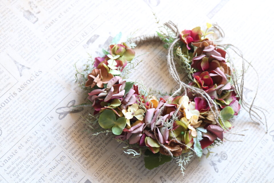 10.秋色紫陽花ハーフリース 秋色あじさいのハーフムーンリース 造花 | iichi 日々の暮らしを