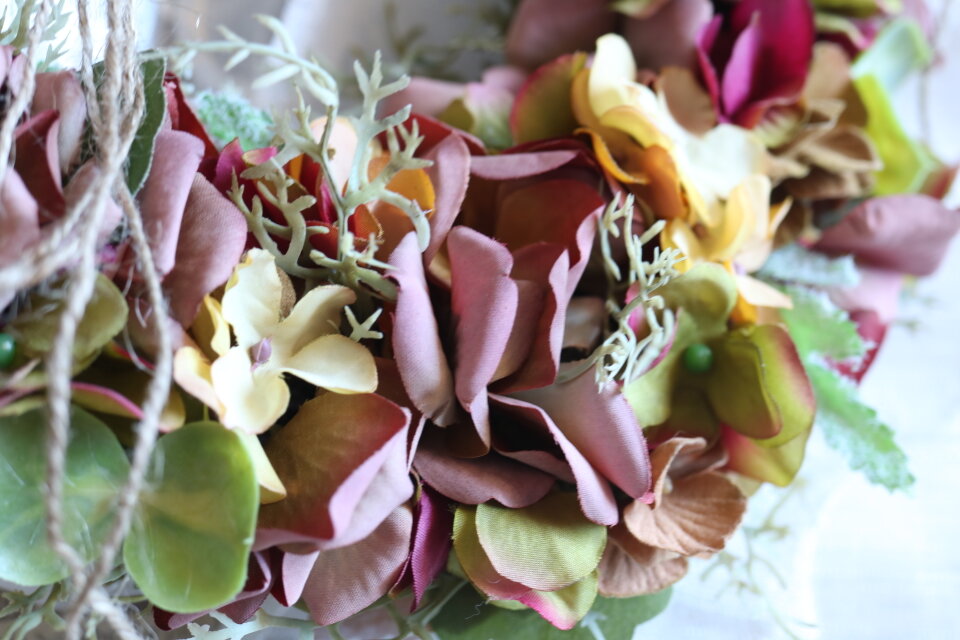 秋色あじさいのハーフムーンリース 造花 | iichi 日々の暮らしを
