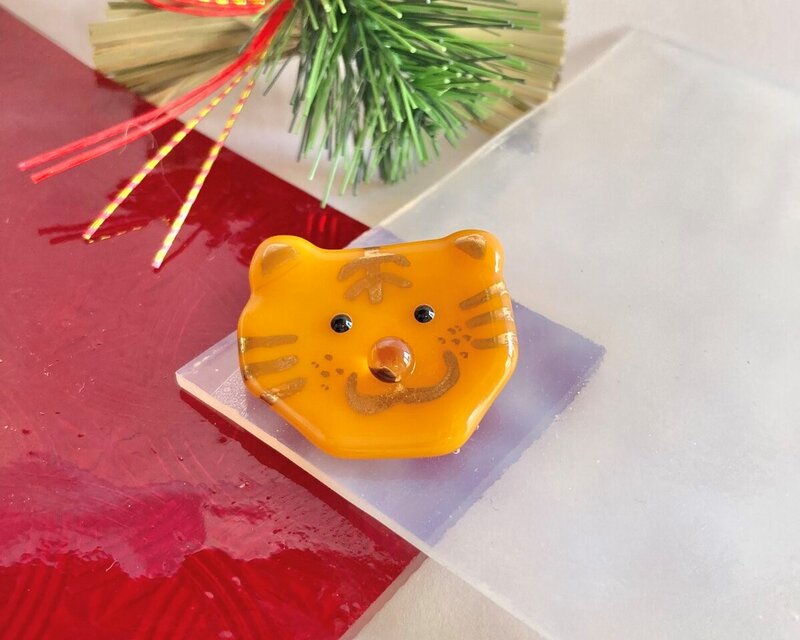 ガラス 寅 ブローチ ／ ヘアゴム 虎 トラ 干支 寅 とら