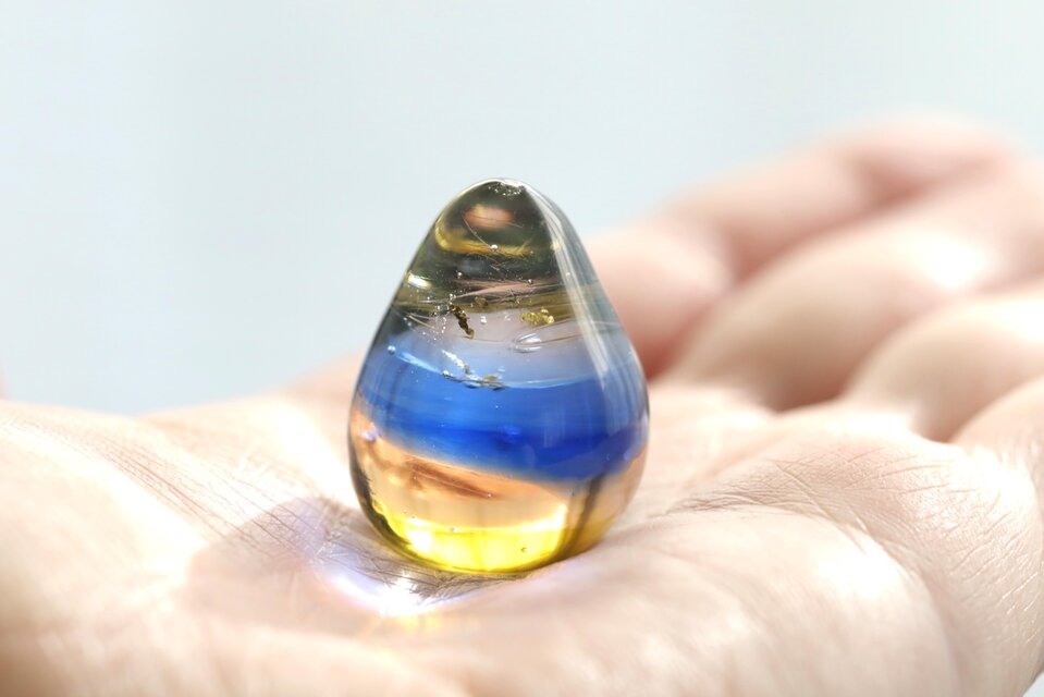 ガラスの雫の小さなオブジェ 「残照」