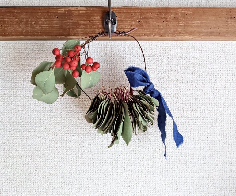 ユーカリポポラスの葉と南天の小さなドライフラワー雑貨