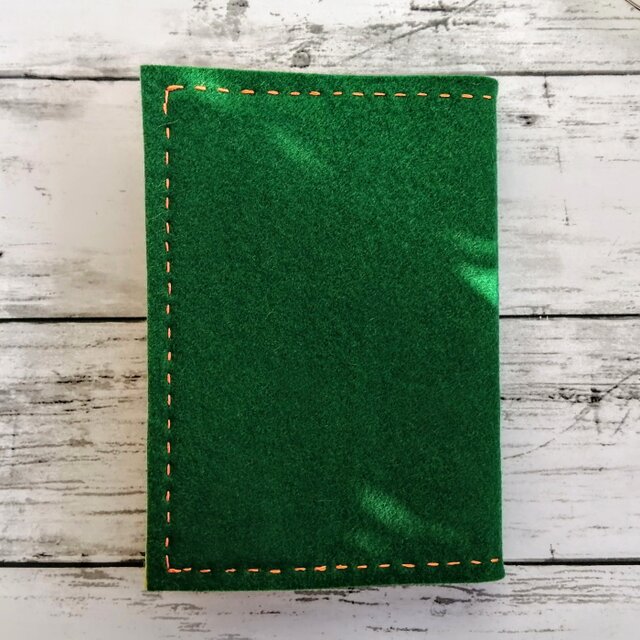 ブックカバー　手帳カバー　緑　フェルトに刺繍　