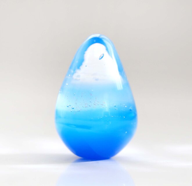 ガラスの雫の小さなオブジェ 「Grand Blue」