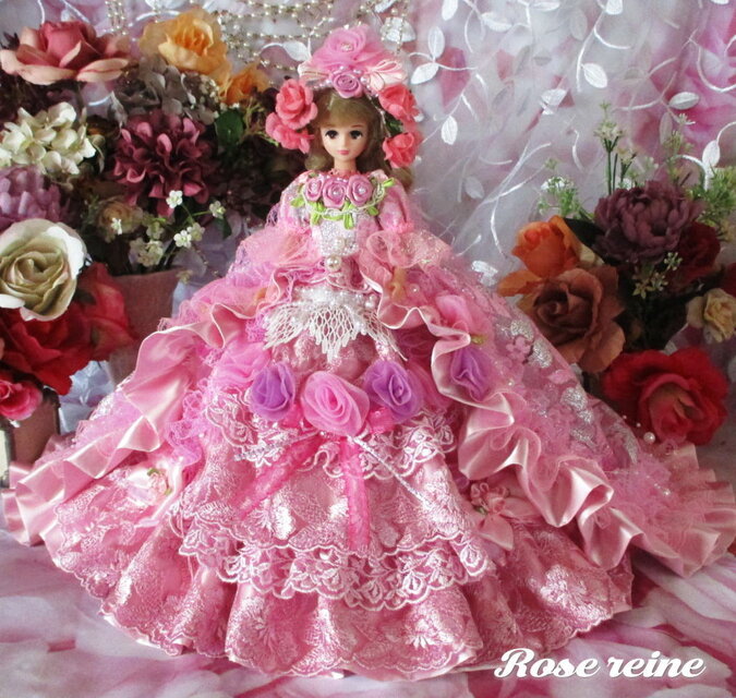 ブライスベルサイユの薔薇アネモネピンクの微笑み 溢れる愛に包まれたプリンセスドールドレス