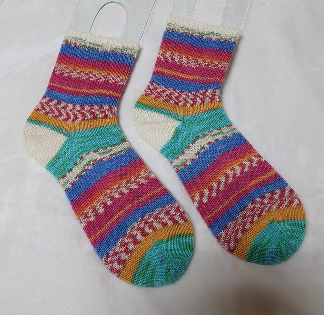 手編み靴下 opal 11045