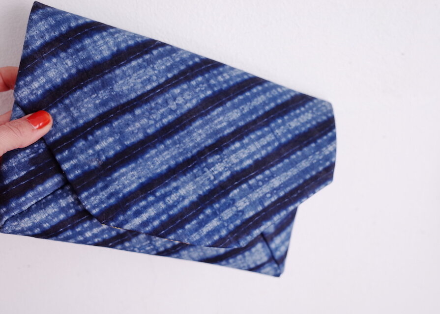 ヨルバ族藍染アディレ 数寄屋袋 (古帛紗付)