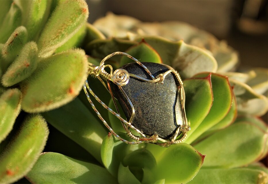 アンセストラライト　ネガティブな感情を解放する石