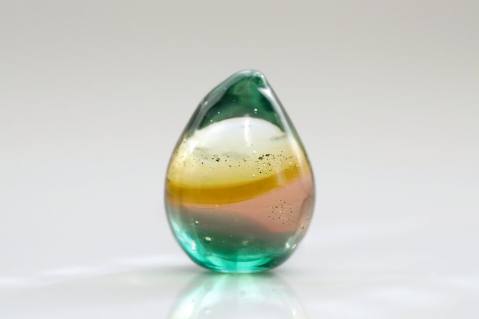 ガラスの雫の小さなオブジェ 「朝の光と山桜」