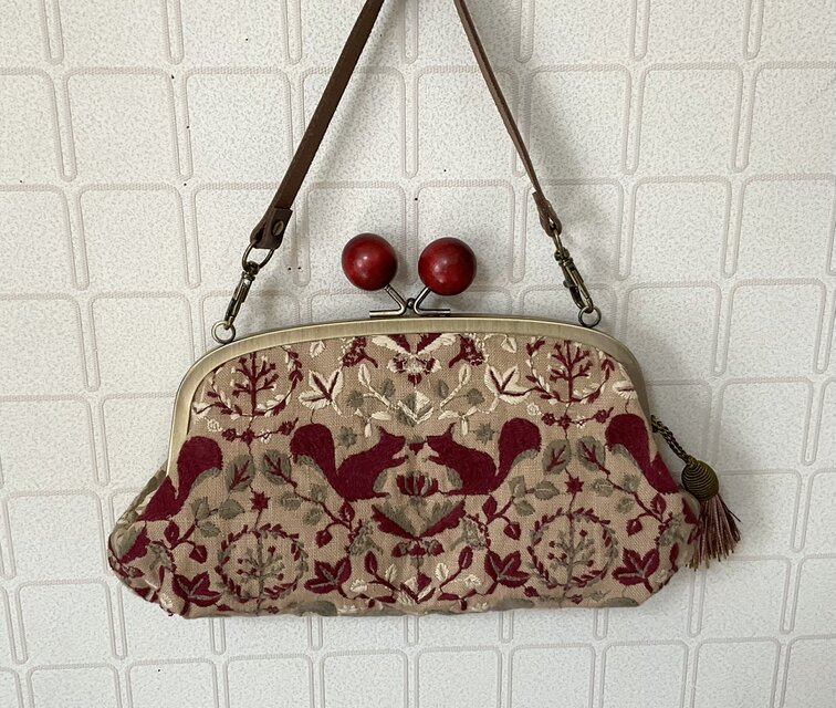 点と線模様　リスノモリ　大きな木玉親子がま口長財布バッグ　　