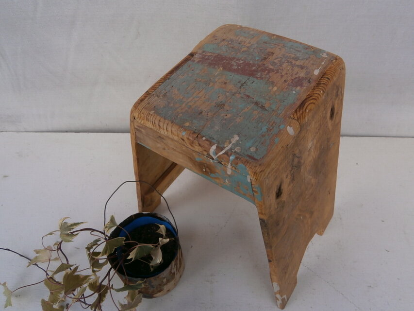 ☆☆古材を生かした・・シャビーで・・お洒落な・・スツール☆☆
