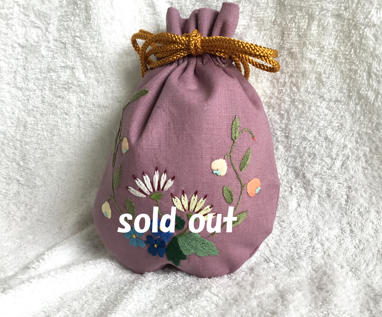 花刺繍の丸型巾着・セピアパープル