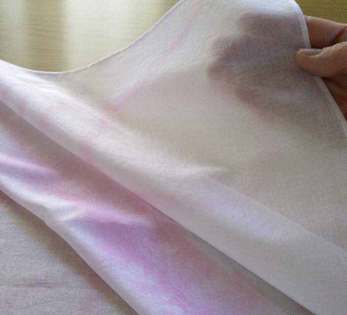 手描き一点もの　春色　Drawing　ハンカチ「めぶき」（ピンク）　1枚　50㎝×50㎝　ナチュラコ