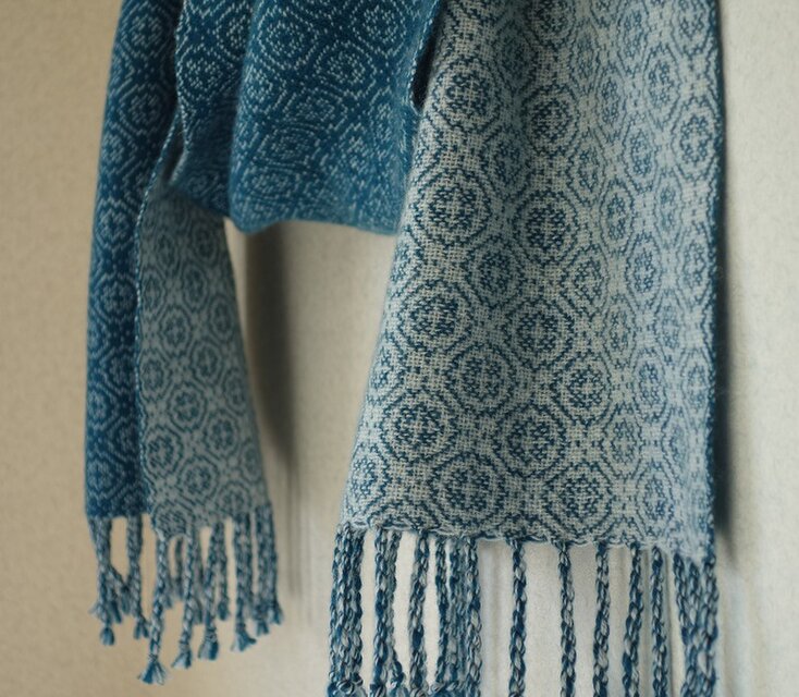 手織りカシミアマフラー・・青に花