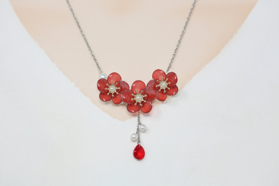 春の訪れ 梅の花ネックレス | iichi 日々の暮らしを心地よくする