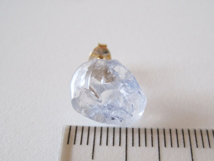 デュモルチェライトインクオーツの原石ピアス／Brazil 片耳 14kgf