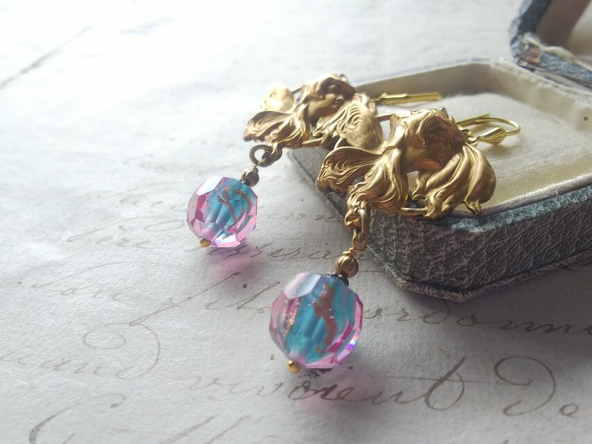 ヴィンテージ　Veryレア 春･Blue（約12㎜）Glass 妖精のピアス