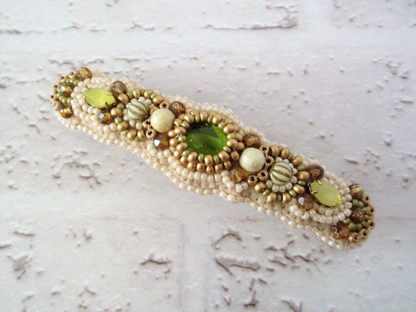 チェコカボションのビーズ刺繍バレッタ（K1080)