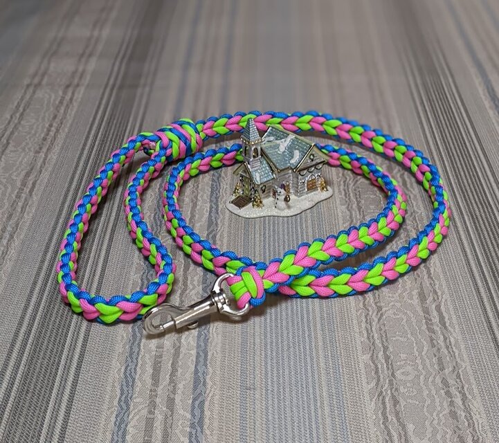 パステルカラーのLoveLove編みのリード　小型～中型犬用　お揃いの首輪もあります(全長１2０ｃｍ)