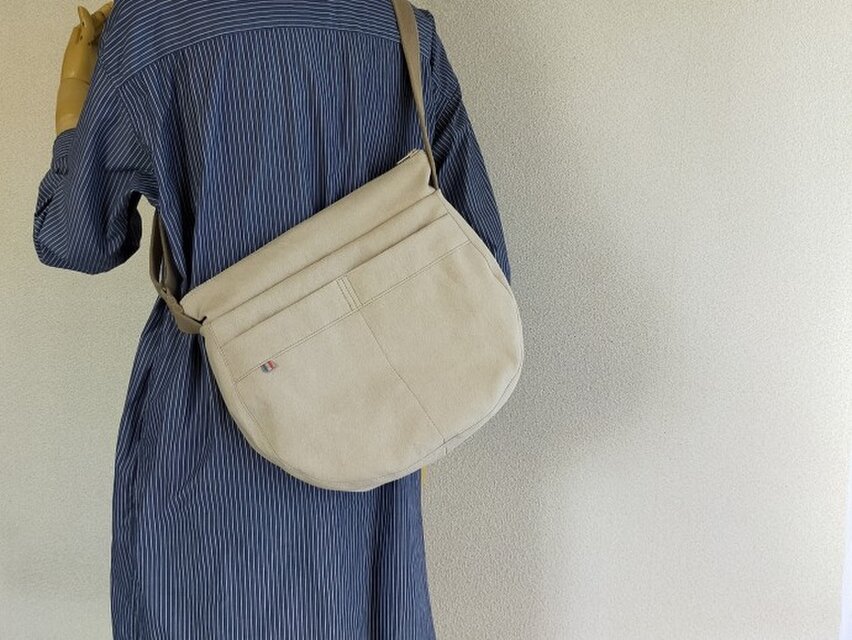 ショルダーバッグ ななめがけ サコッシュ 帆布 ベージュ