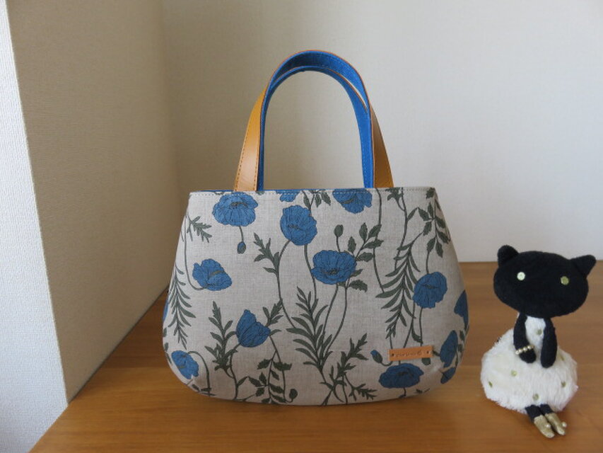 青いポピー柄リネンの本革持ち手のミニトートバッグ