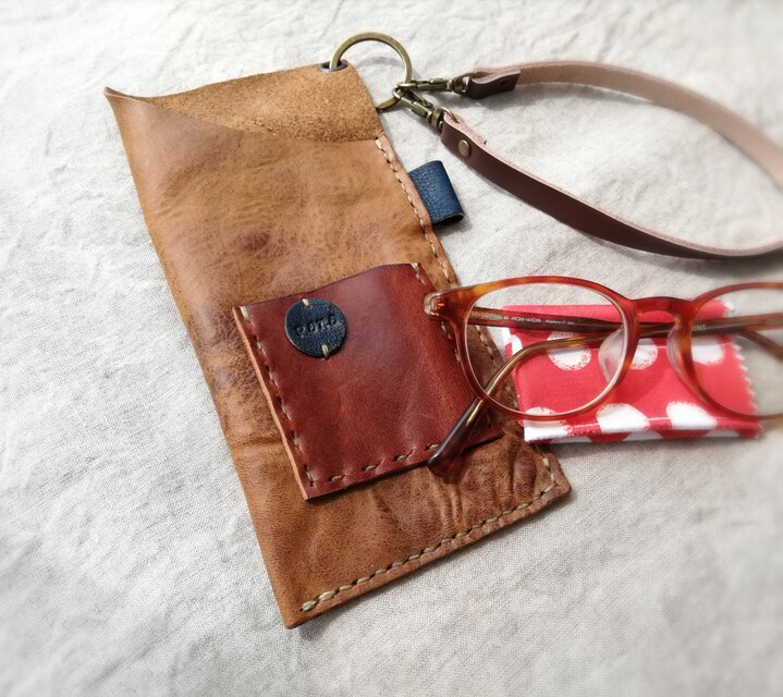 メガネケースホルダー　ブラウン　オイルシュリンクレザー