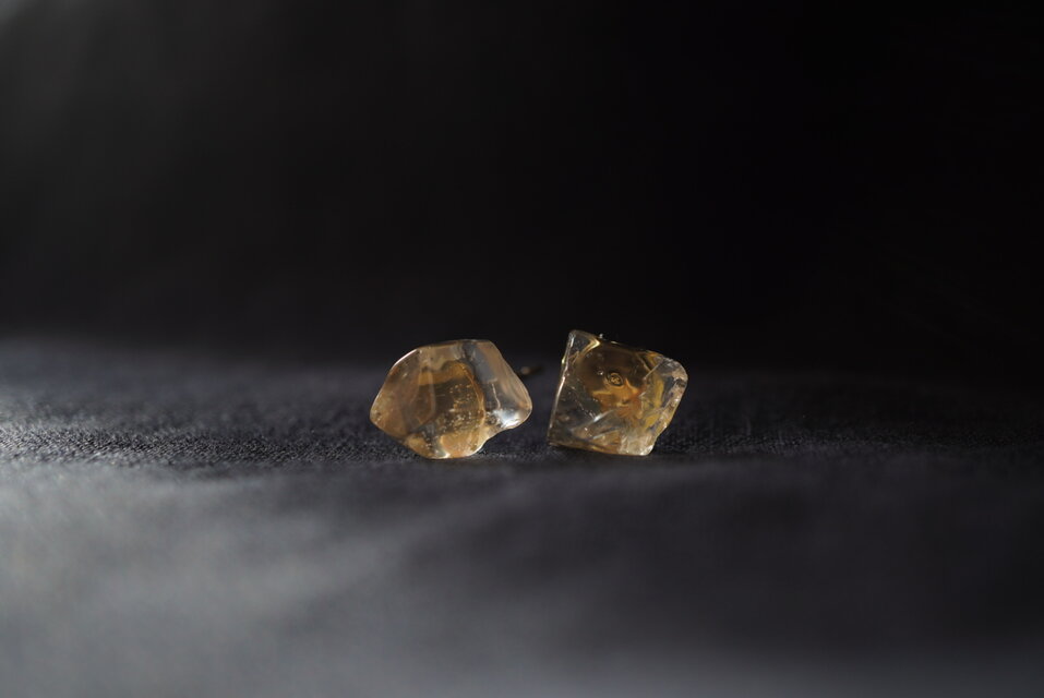 水晶の原石ピアス